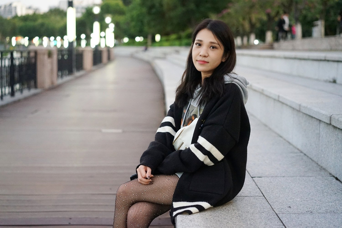 (1)"我是肇庆人,家就在这附近.我1994年的,今年27了.