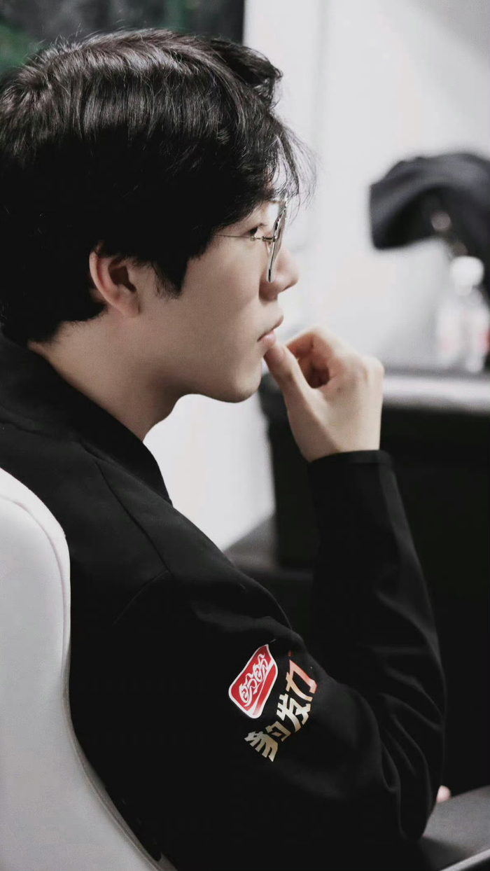 的粉丝们 67今天是theshy@wbg-theshy 的24周岁