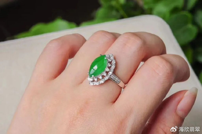 翡翠为何存在"种老","种嫩"的界定?|翡翠|晶体|硬玉_新浪新闻