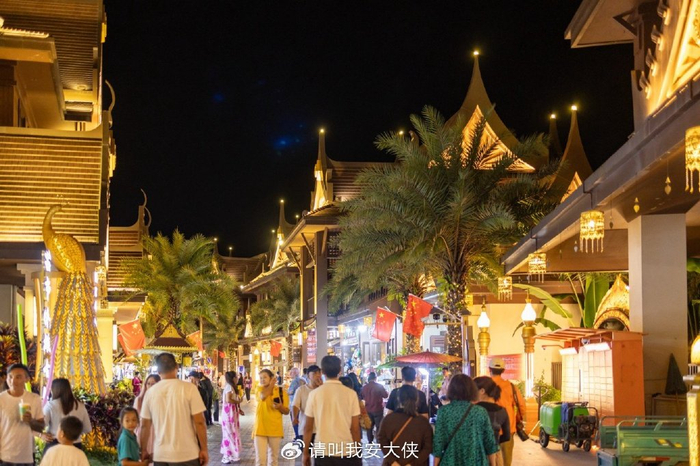 傣族古镇逛夜市