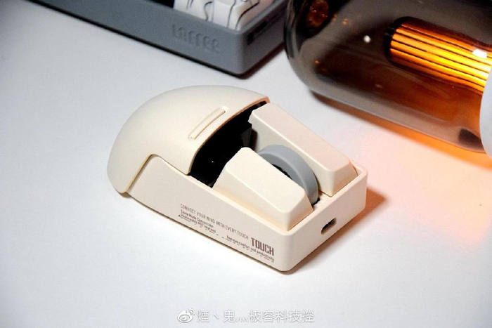 PBT材质,满足客制化种种,支持深度个性化,小翘三模鼠标测评__财经头条