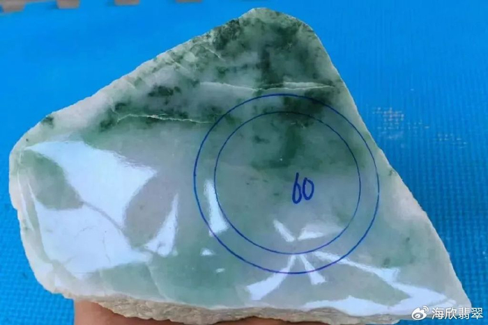 分享一块满身松花的翡翠原石