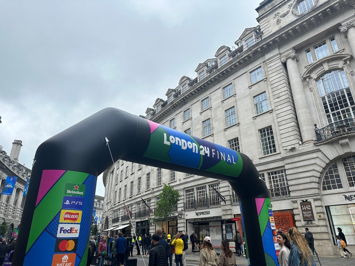 official shop摄政街气氛浓厚