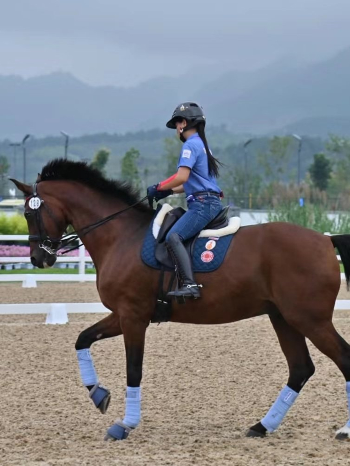 据悉思蕊梵这次来参加亚运会就应该参加运动会的马术项目,还有网友