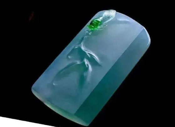 品质一般的翡翠片料,雕刻后完全不一样了|翡翠|青狮|印章_新浪新闻