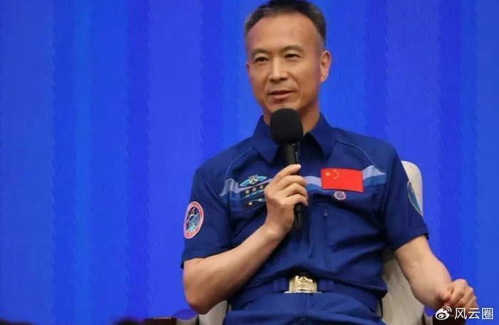 神舟二十二号提前发射!航天员费俊龙亮相:祖国需要,随时出发|空间站|宇航员|飞船|载人飞船|太空宇航员_新浪军事_新浪新闻