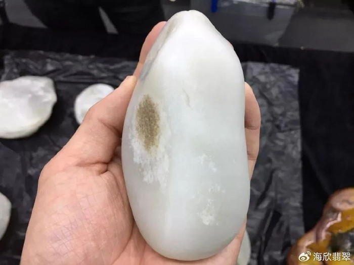 这四种外表"透白"的和田玉,一定要远离|料子|籽料|鸡骨白_新浪新闻