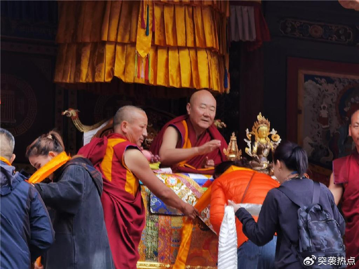 才旦堪布活佛现任青海省政协委员,海东市人大常委会委员,海东市佛教