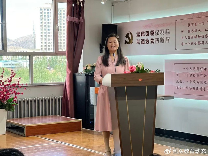 家庭教育高级指导师李静老师为全体家长进行了"预防校园欺凌"的讲座