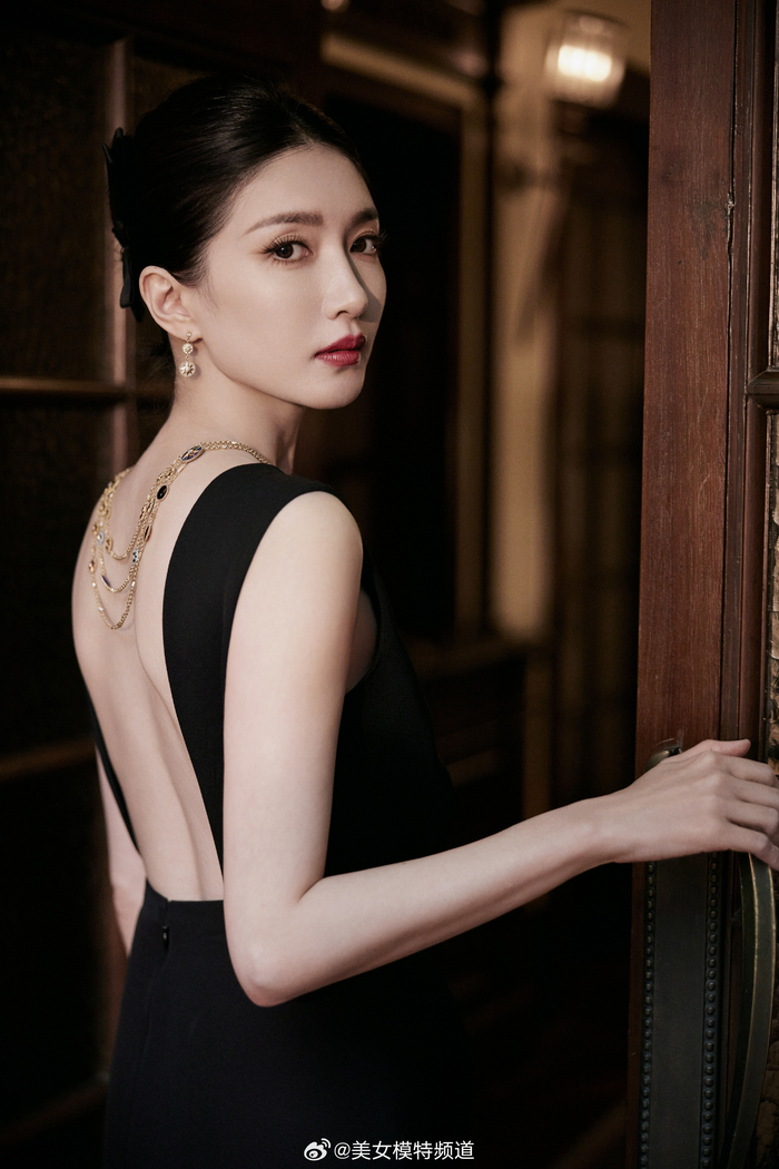 江疏影黑色礼服复古名伶优雅贵气