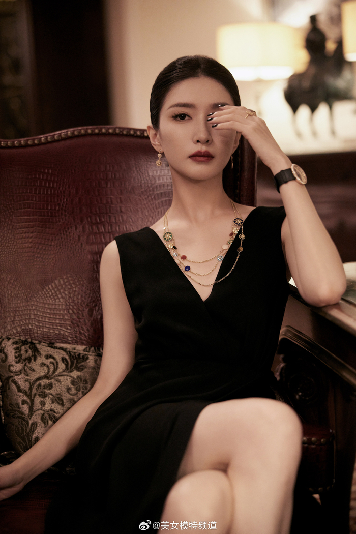 江疏影黑色礼服复古名伶优雅贵气