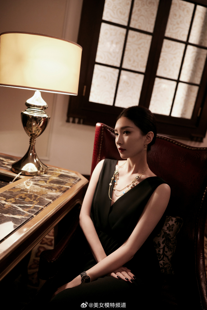 江疏影黑色礼服复古名伶优雅贵气