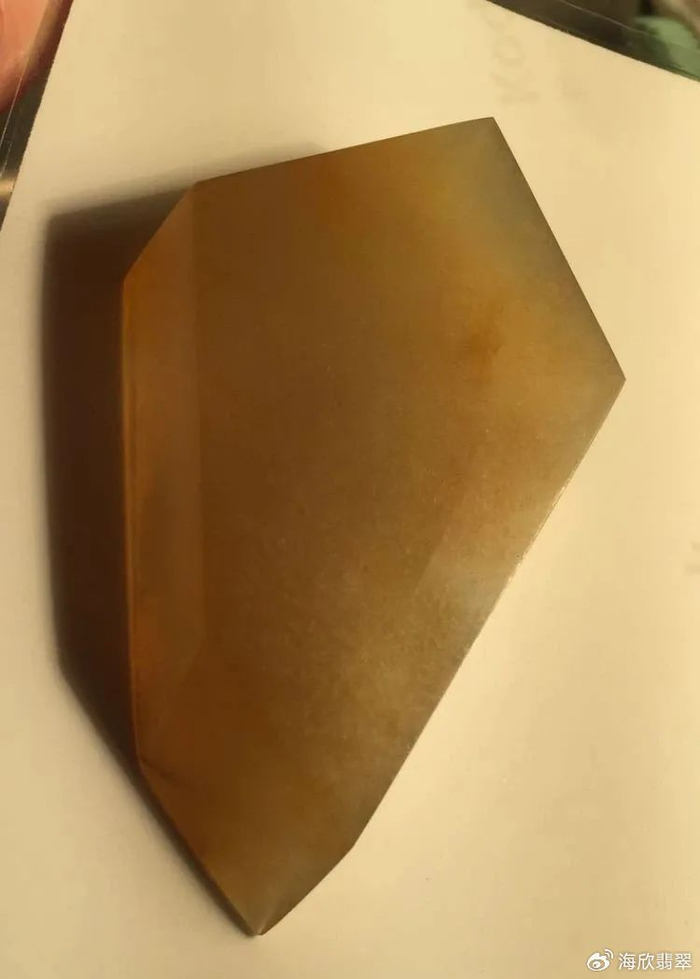 翡翠高冰黄翡片料,料好雕工精湛