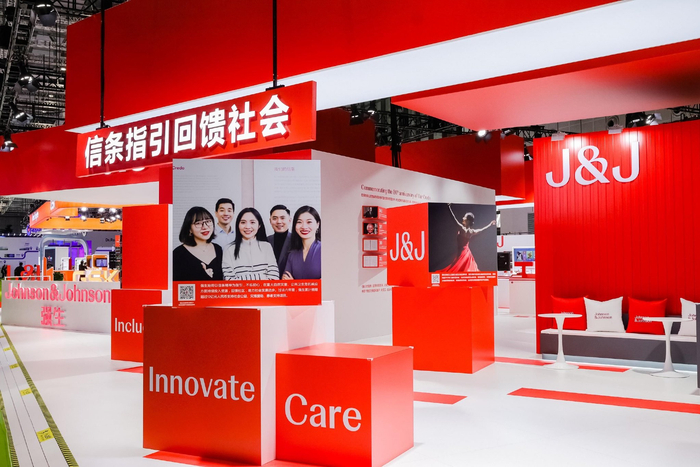 强生进博会上展示科普及公益作为