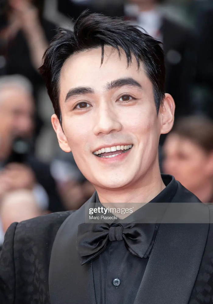 龚俊朱一龙易烊千玺外网生图