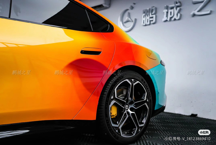 不是吧 这车叫做什么颜色好? 橙色!蓝色?