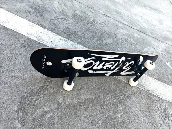 dbh旗舰店初学者滑板 326入 用滑板致敬街头,感受速度与自由的魅力!