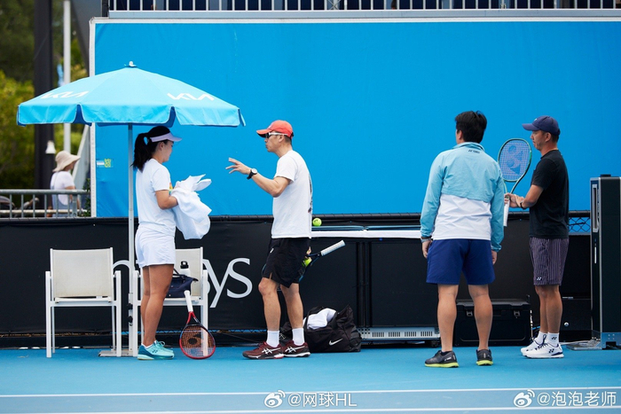 天呐朱琳和刘硕教练在澳网合作了期待值拉满