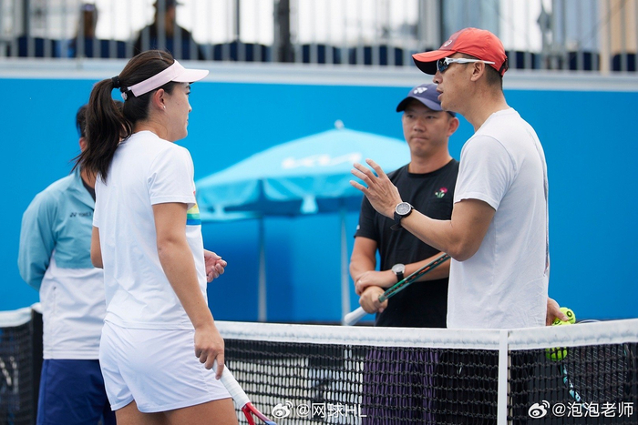 天呐朱琳和刘硕教练在澳网合作了期待值拉满