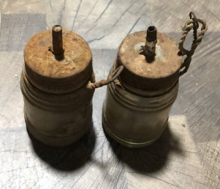 如果历史君不说,很多人不知道上图是什么东西.其实这是两盏油灯.