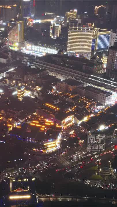 元宵夜南宁邕州古城三街两巷历史文化街区灯火如昼