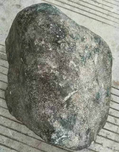 分享一块会卡青蛙皮的翡翠