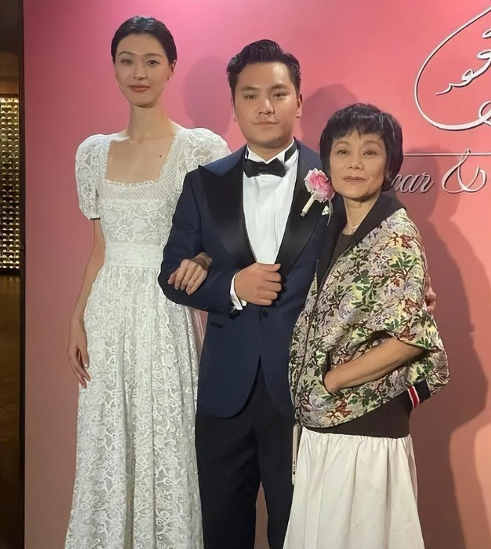 吴建豪,石正祥,王阳明,柯震东,王令尘罕见同框__财经头条