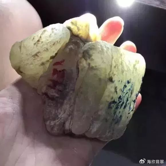 分享一块满裂的翡翠原石|原石|翡翠|皮壳_新浪新闻