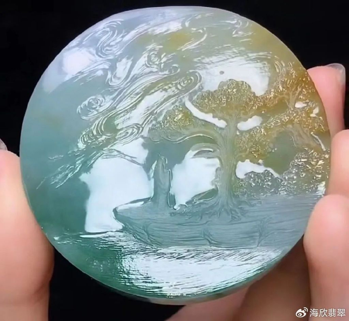 三色翡翠镯芯雕刻禅意圆牌,起货效果如何?|抛光|莲叶|树干_新浪新闻