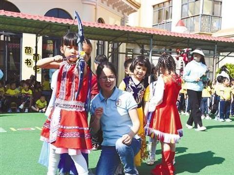 市育苗幼儿园举办庆“六一”民族运动会