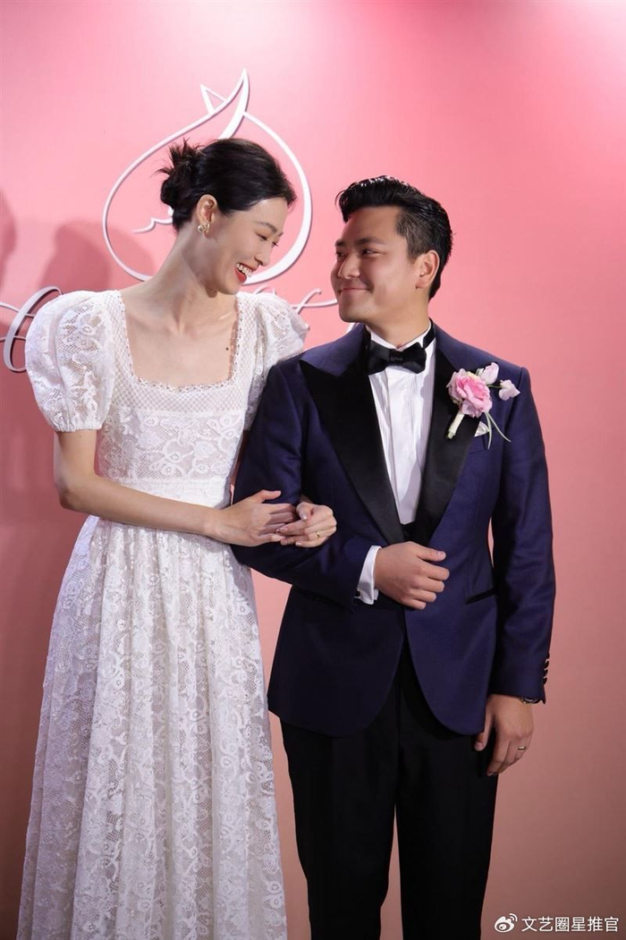 张艾嘉儿子结婚阵仗豪华!赠儿媳无价家传之宝,两人现场疯狂热吻