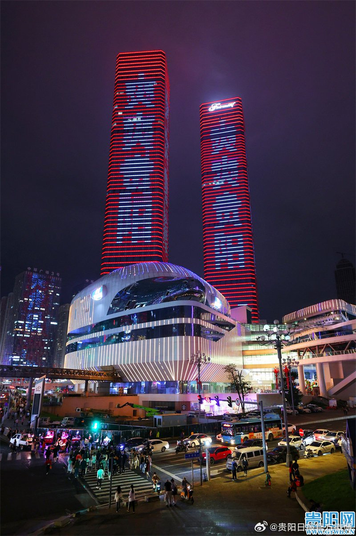 中国旅游日灯光秀 闪耀花果园双子塔