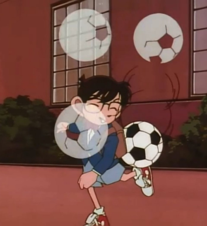 玩足球的小柯萌萌哒好可爱啊