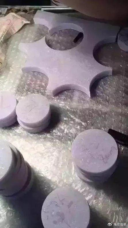 分享一块会卡青蛙皮的翡翠