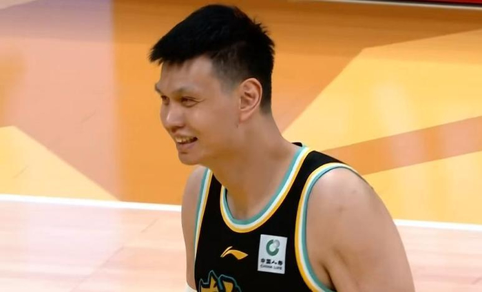 24分大胜!广厦轻取德比之战,豪取4连胜重返前4,回击挑对手质疑