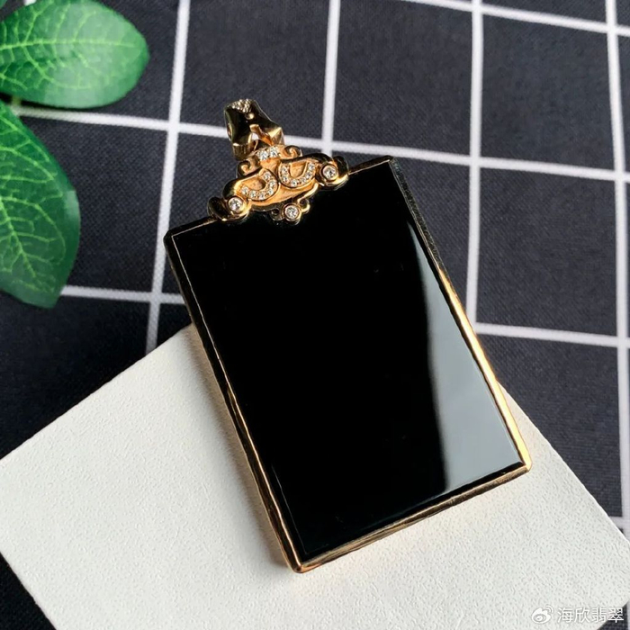 具有神秘色彩的翡翠墨翠您喜欢吗