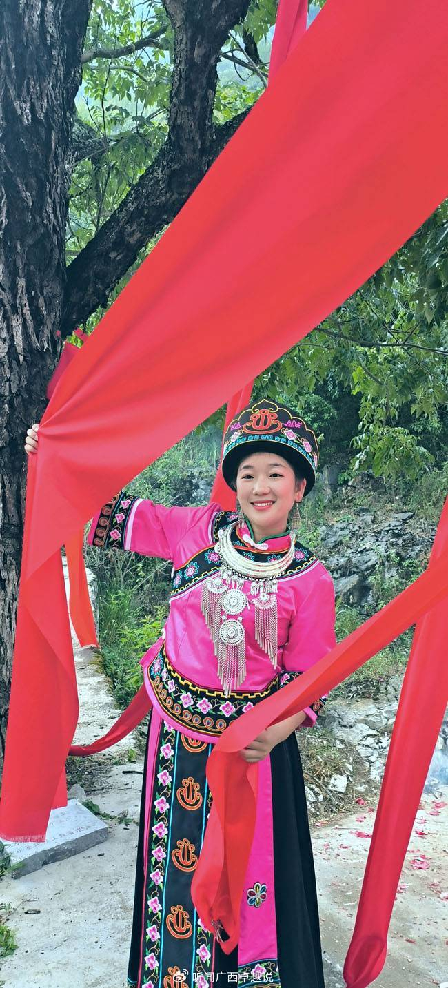 隆林仡佬族同胞盛装欢度尝新节,喜庆一年丰收季