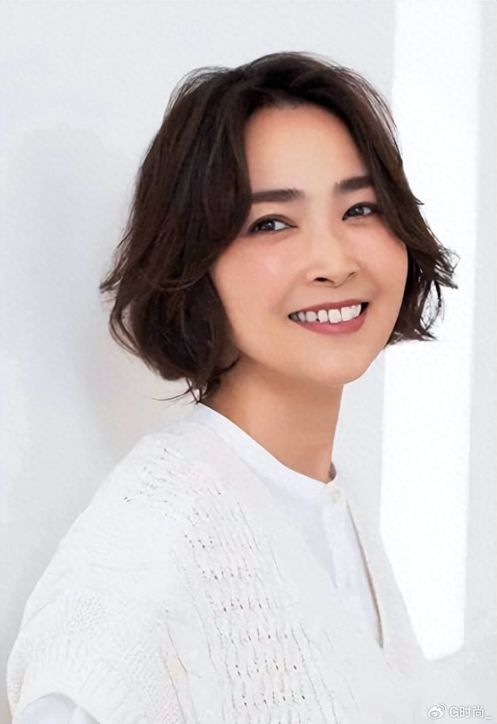 女人上了年纪,留长发,泡面卷都不得体,换这4种短发更洋气减龄|短发