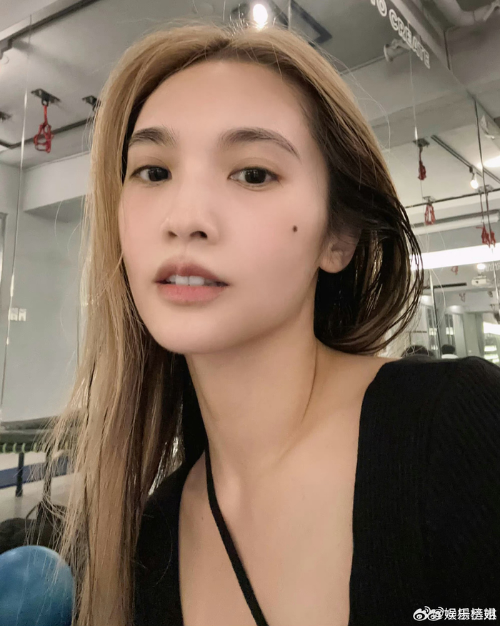杨丞琳脸颊痣太有辨识度了,很特别很美|杨丞琳_新浪新闻