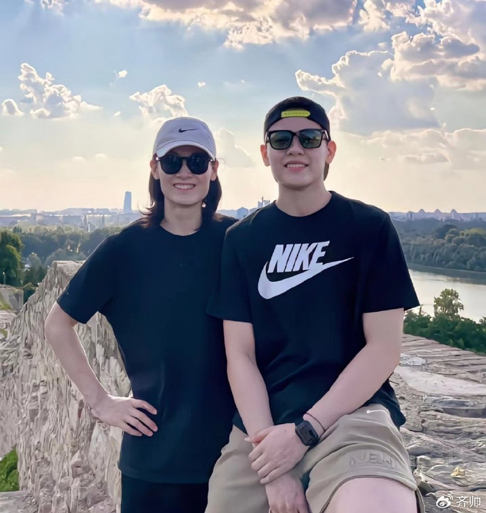 姐姐杨力维,手把手教妹妹杨舒予胯下运球|杨力维|姐妹