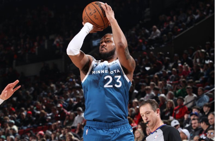 本场比赛中,此前刚刚加盟森林狼的后场大将蒙特-莫里斯(monte morrs