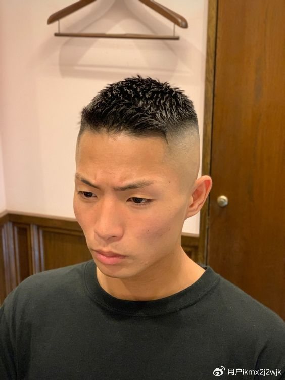 男发别乱剪,就选这4种,想不帅都难|发型|男士|寸头_新浪新闻