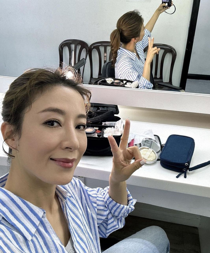 杨怡复出不是拍剧而是当唱歌节目的评委 自曝唱歌遭女儿嫌弃