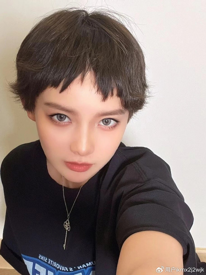 女士短发怎么剪,露耳短发搭配不规则刘海,效果真不赖|短发|刘海|发型