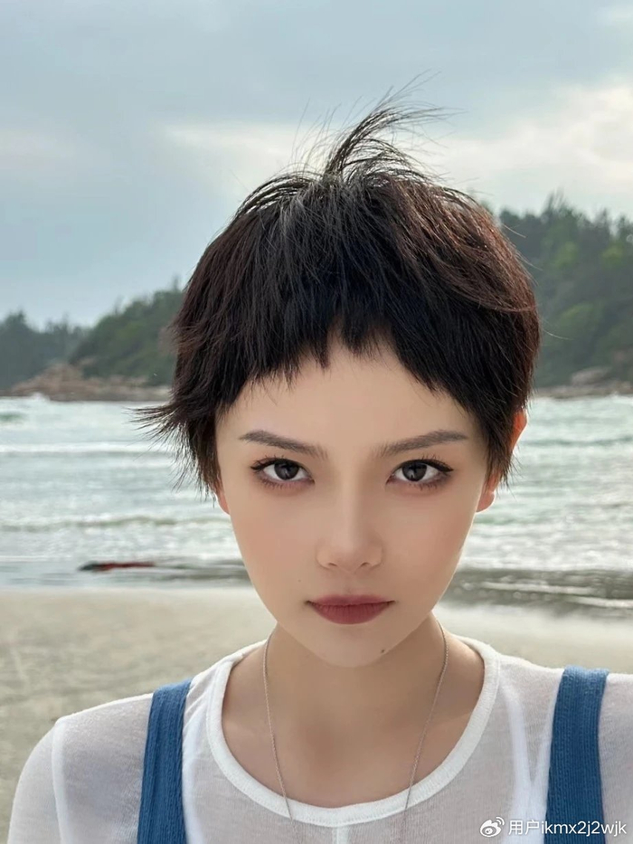 女士短发怎么剪,露耳短发搭配不规则刘海,效果真不赖|短发|刘海|发型