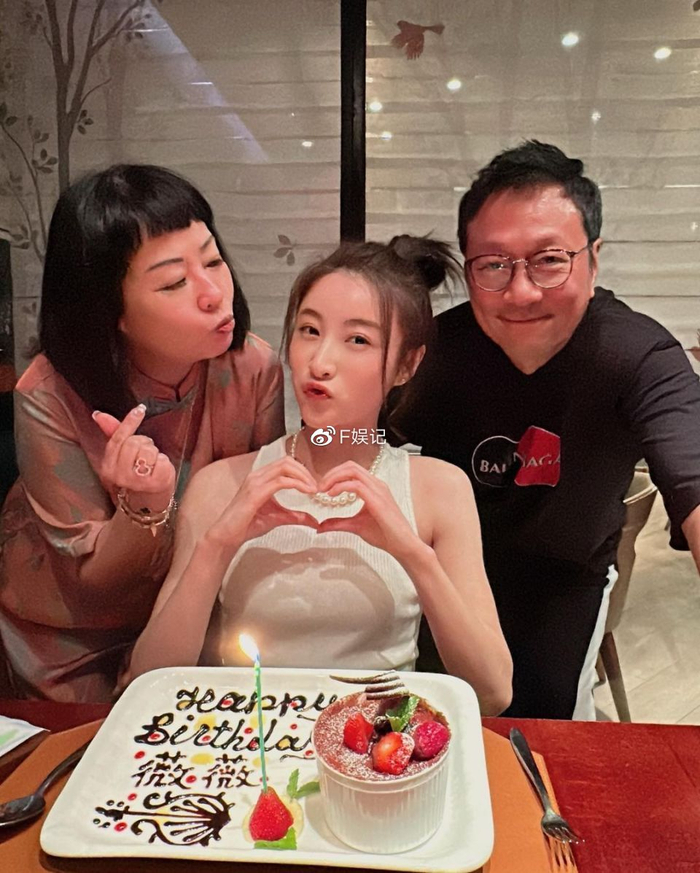 林夏薇这几年已经成为tvb的当家花旦,随着胡定欣,唐诗咏的离巢,她现在