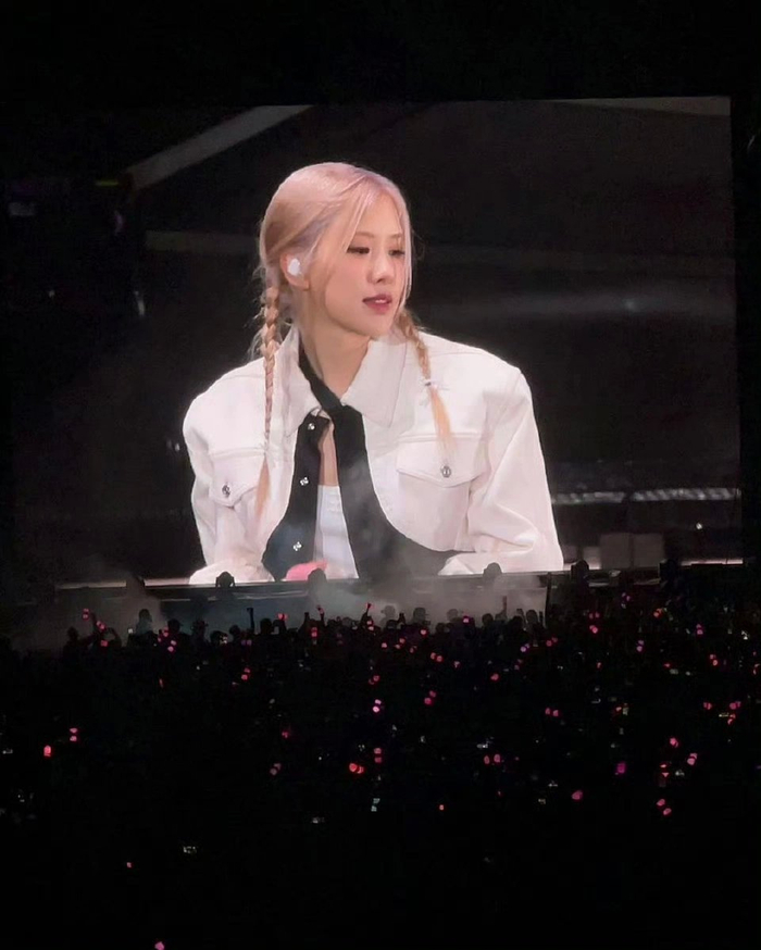 rosé朴彩英生图__财经头条