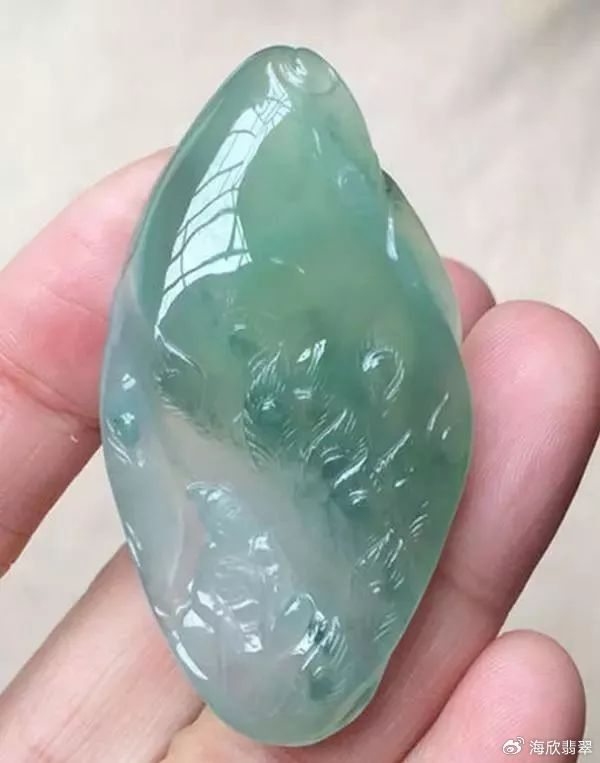 糯冰种绿底随形翡翠明料,创作《孔雀明王》过程