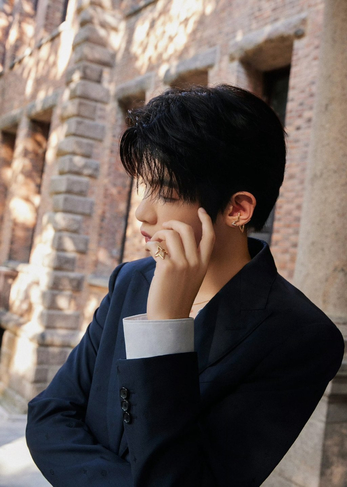 黄明昊 西装三件套好贵气好帅气的justin