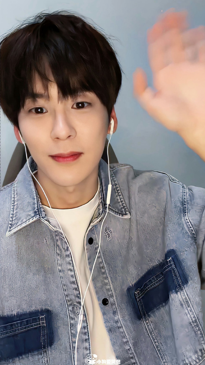 魏哲鸣今晚直播状态这是什么帅气男大顺毛好嫩好可